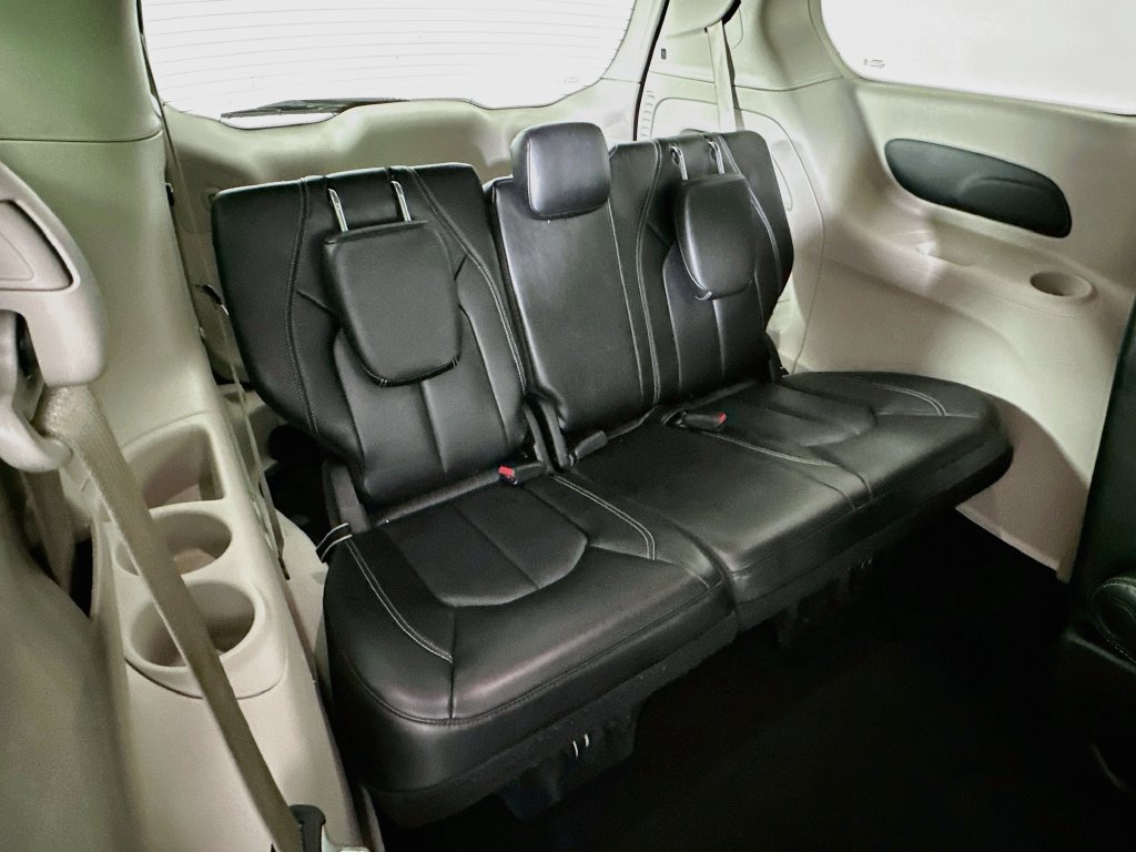 Certified 2023 Chrysler Pacifica Touring-L FWD image 37