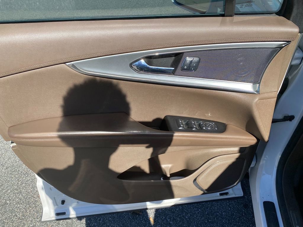 Used 2016 Lincoln MKX Reserve w/ Cargo Utility Package image 11