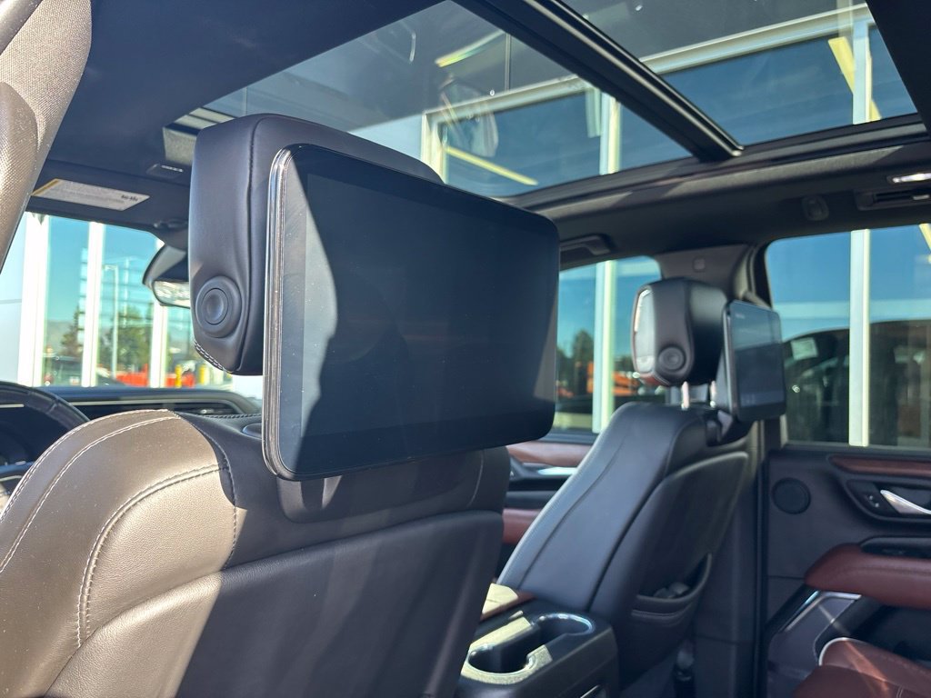 Used 2023 GMC Yukon Denali Ultimate w/ LPO, Floor Liner Package AWD/4WD image 8