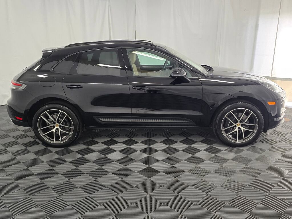 Certified 2025 Porsche Macan image 8