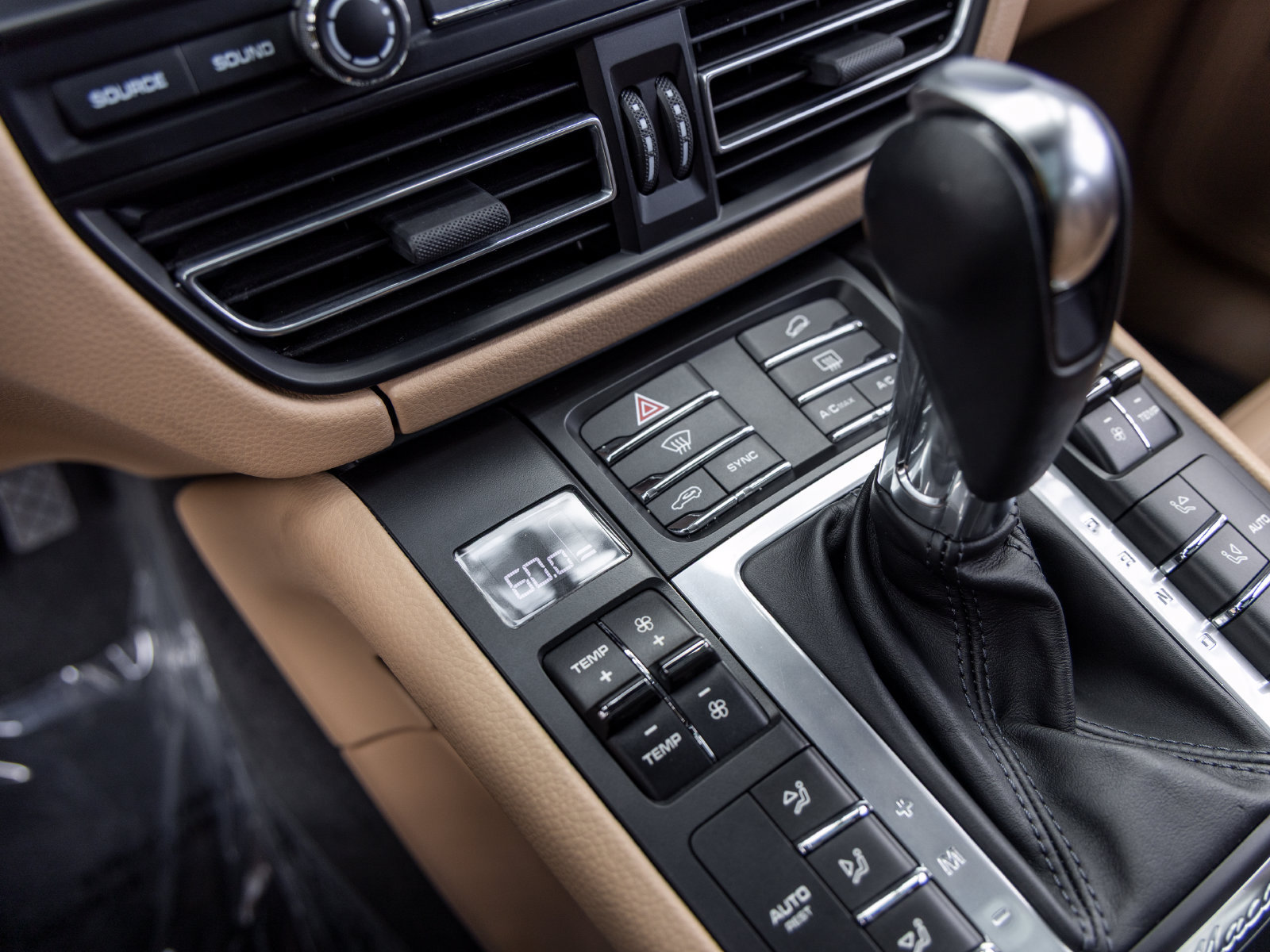 Certified 2021 Porsche Macan AWD/4WD image 45