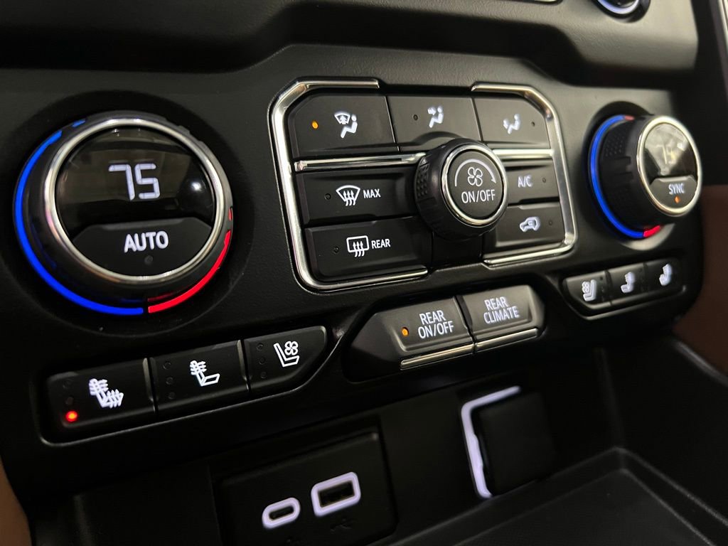 Used 2024 Chevrolet Suburban High Country image 13