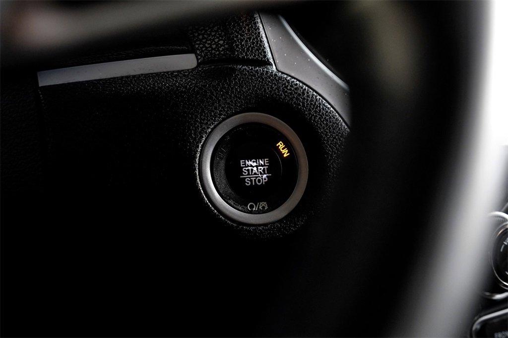 Used 2018 Chrysler 300 Touring L image 17