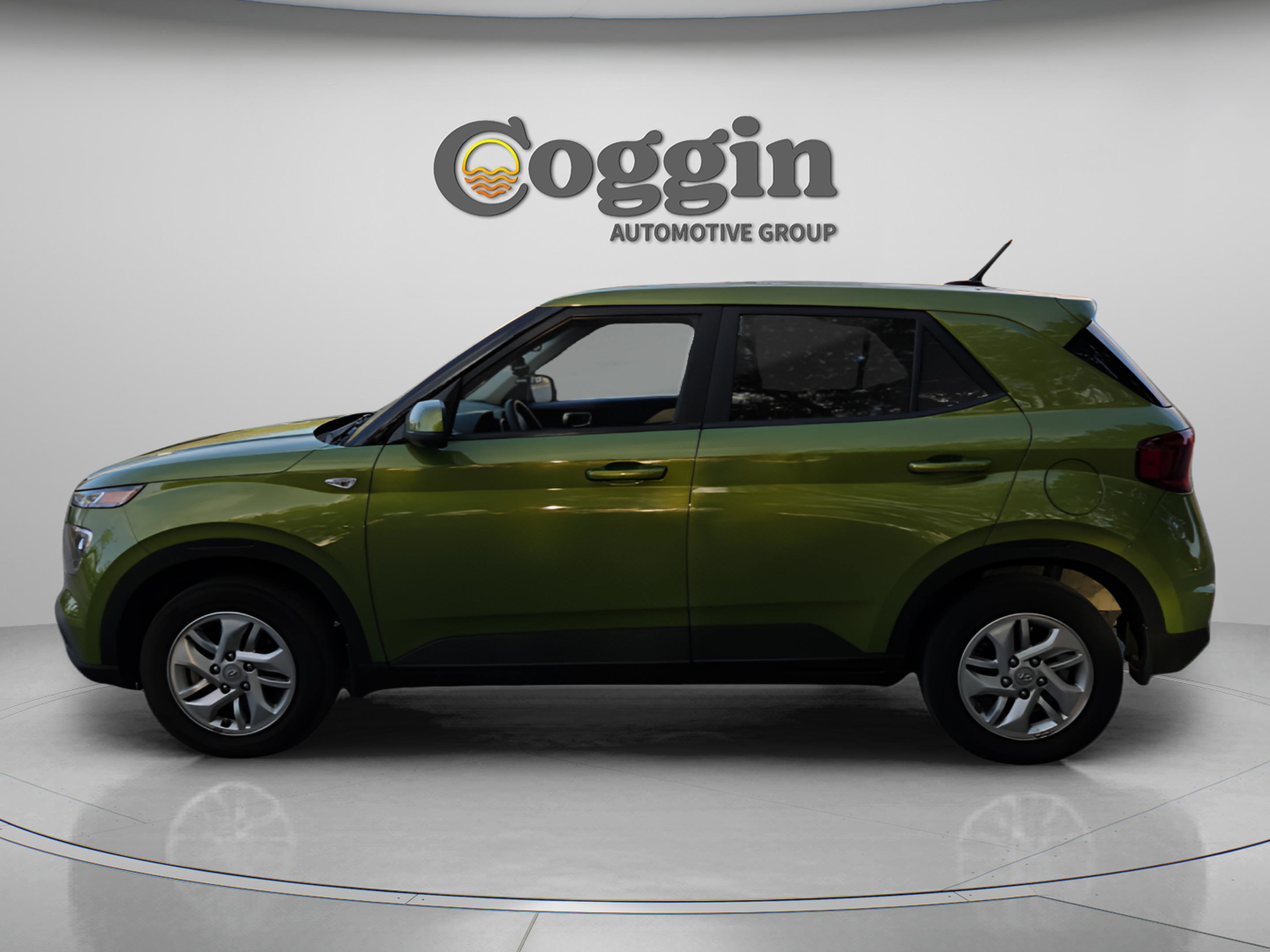 Used 2024 Hyundai Venue SE image 2