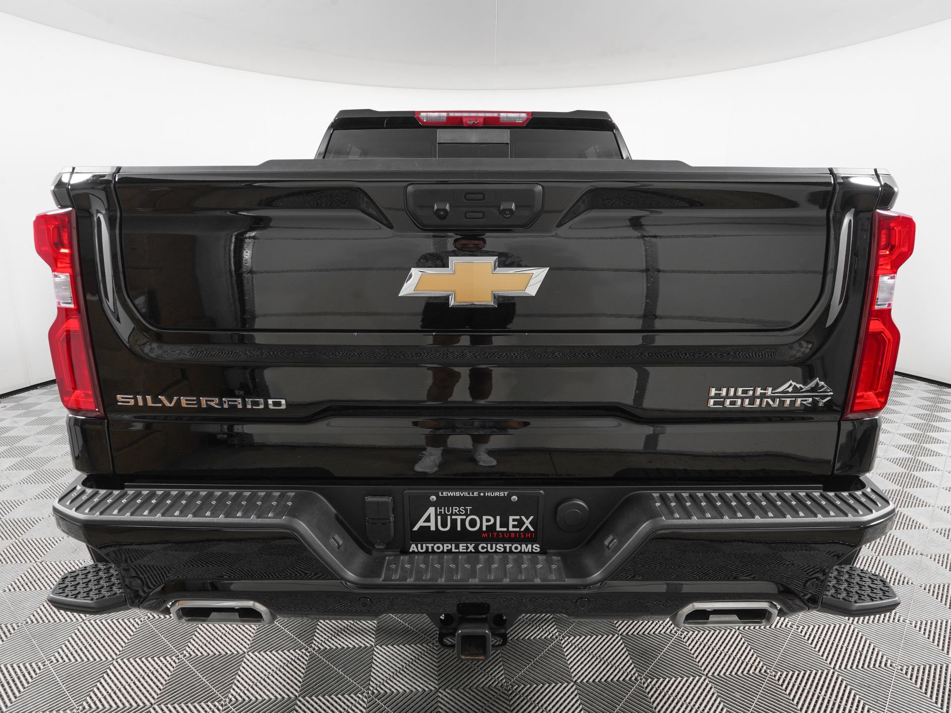 Used 2026 Chevrolet Silverado 1500 High Country w/ High Country Premium Package RWD image 4