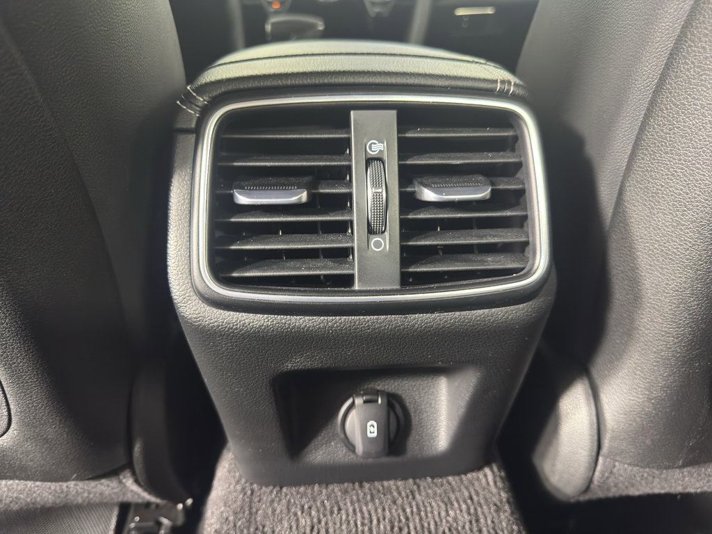 Used 2023 Genesis G70 2.0T RWD image 33