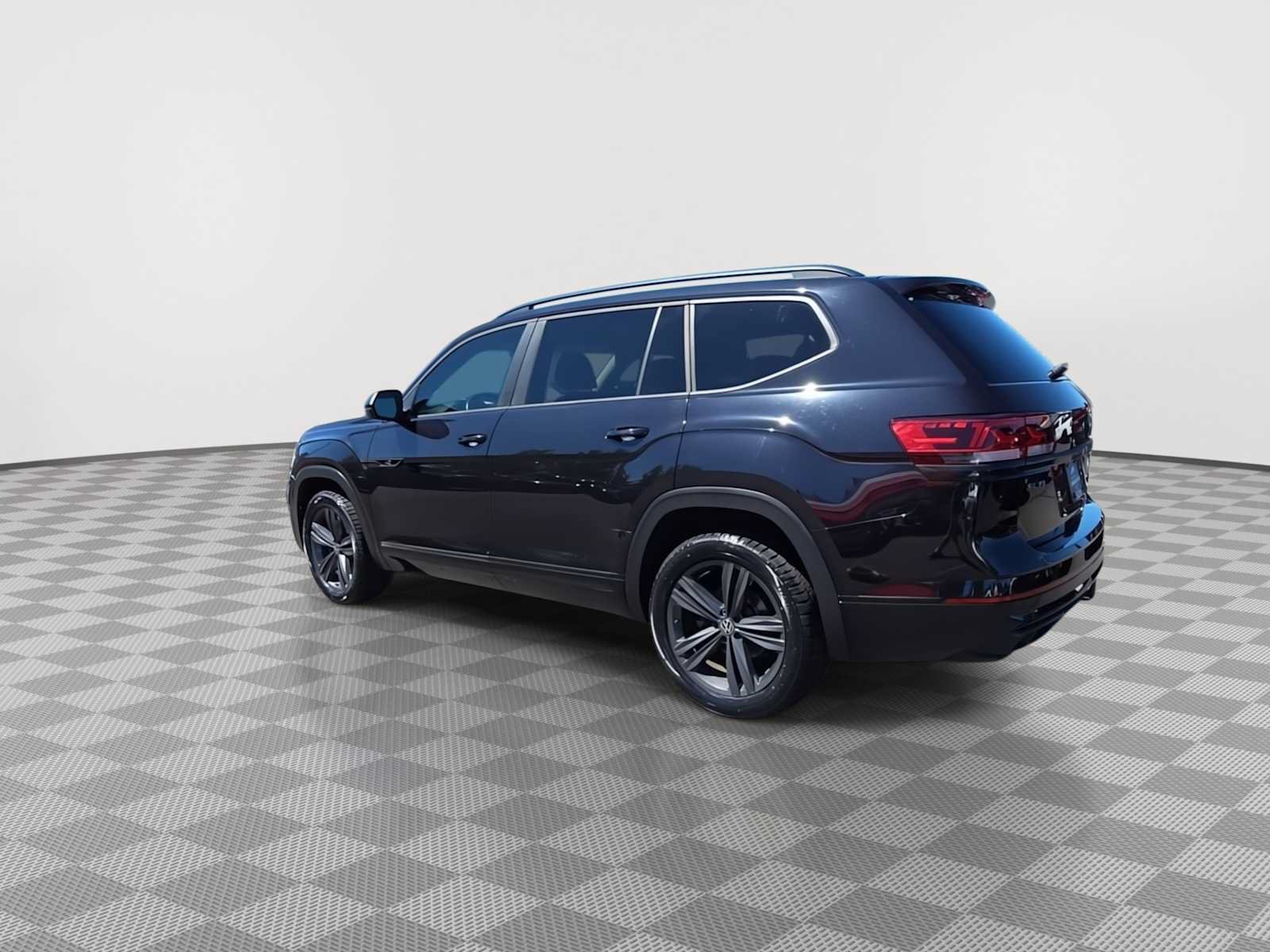 Used 2021 Volkswagen Atlas SE w/ Panoramic Sunroof Package FWD image 6