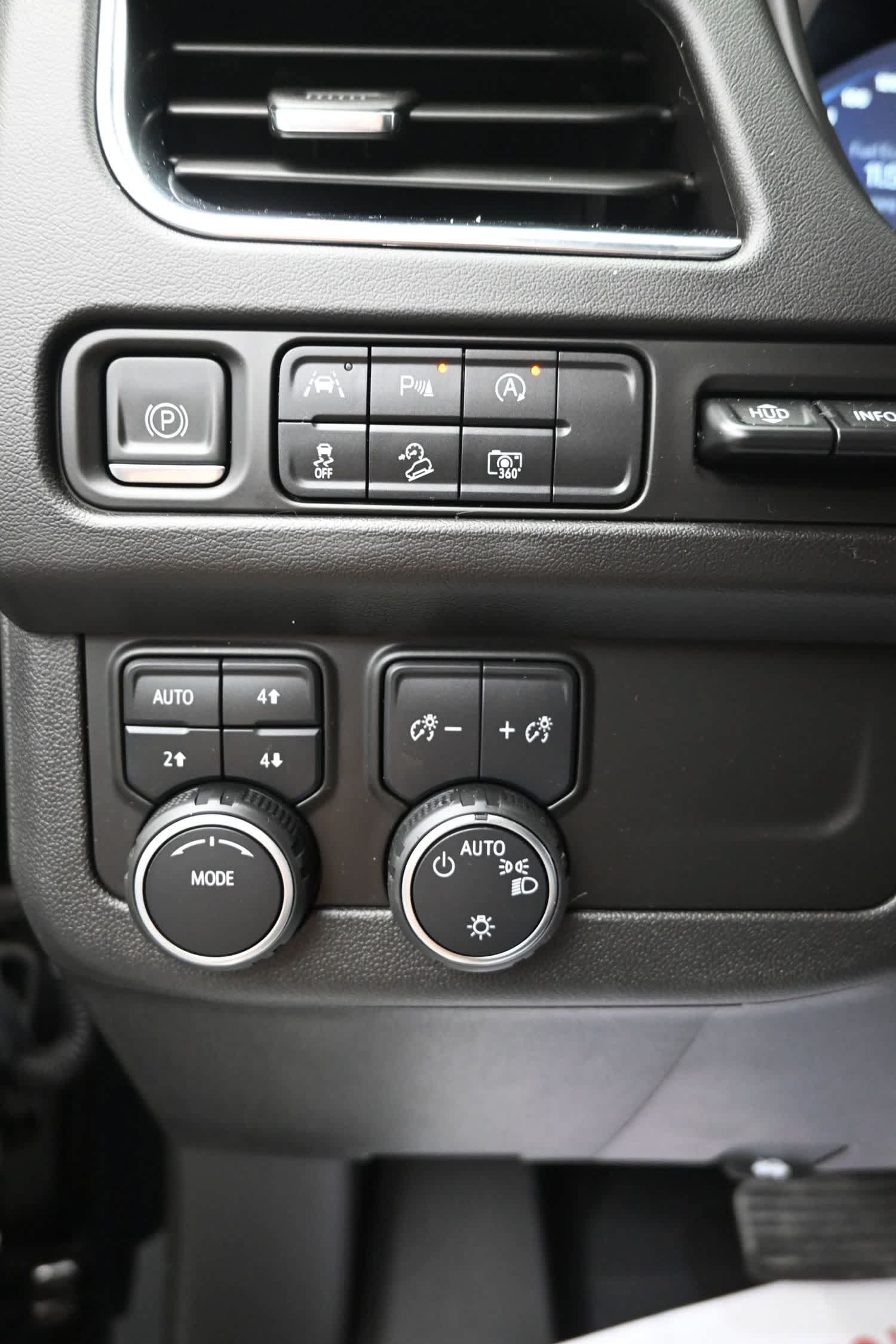 Used 2023 Chevrolet Tahoe High Country AWD/4WD image 21