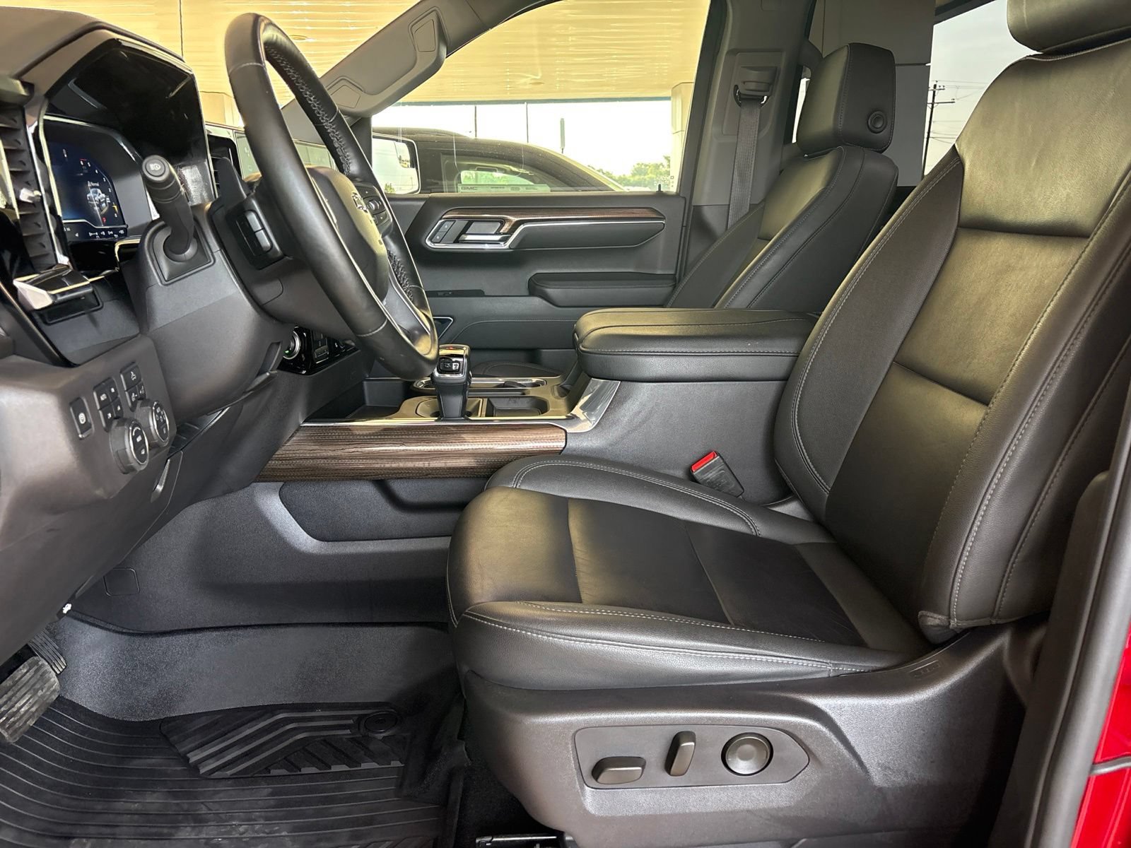 Used 2024 Chevrolet Silverado 1500 LT Trail Boss w/ Convenience Package II AWD/4WD image 15