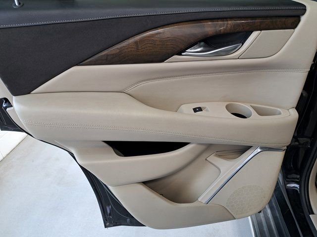 Used 2018 Cadillac Escalade Luxury image 34