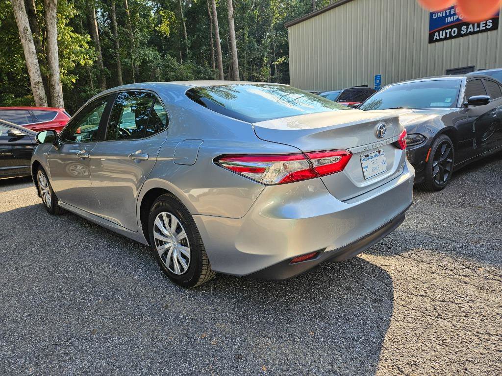 Used 2018 Toyota Camry LE image 4