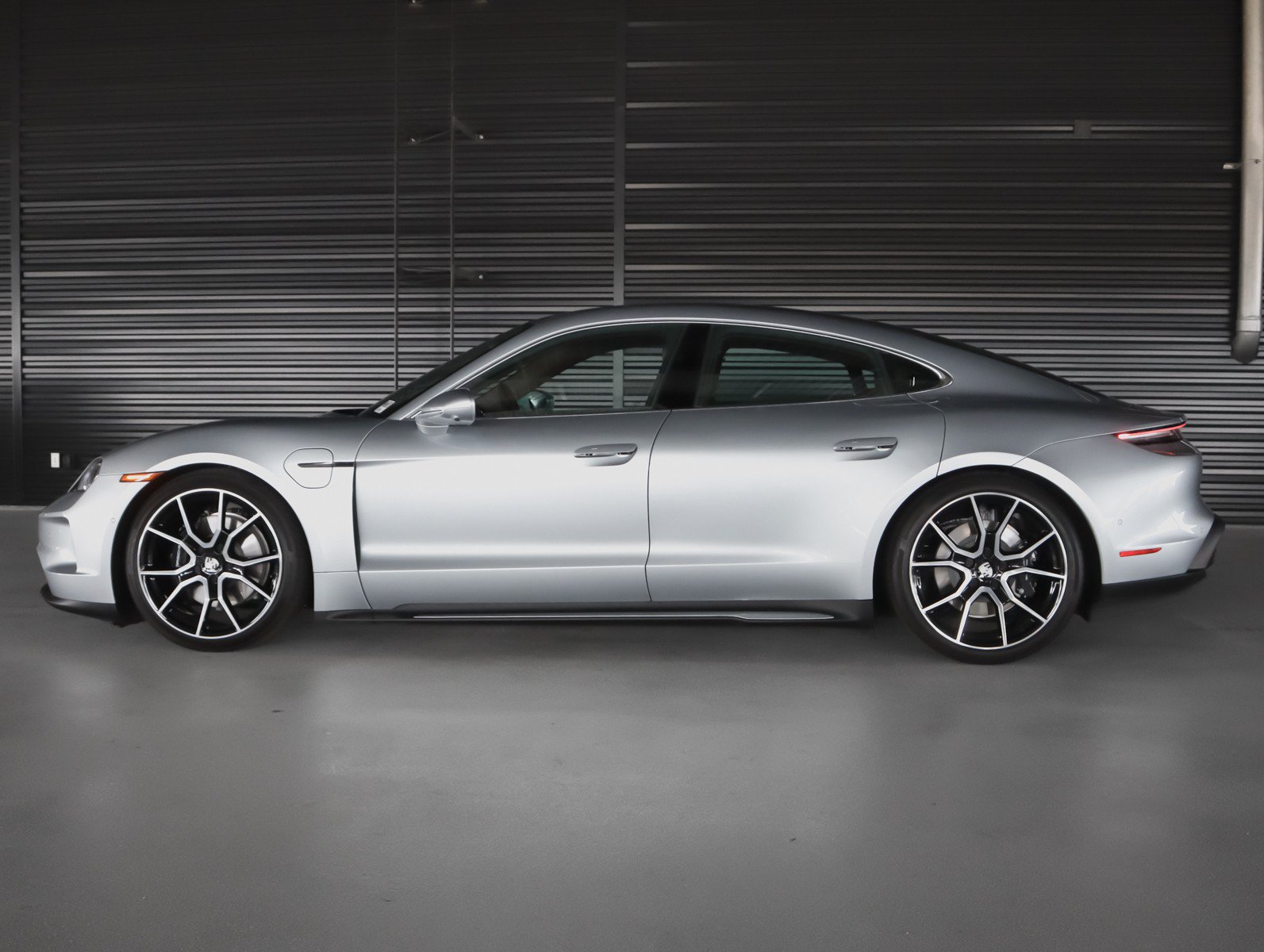 Certified 2026 Porsche Taycan 4S AWD/4WD image 2