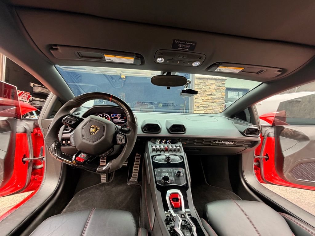 Used 2017 Lamborghini Huracan LP 610-4 AWD/4WD image 32
