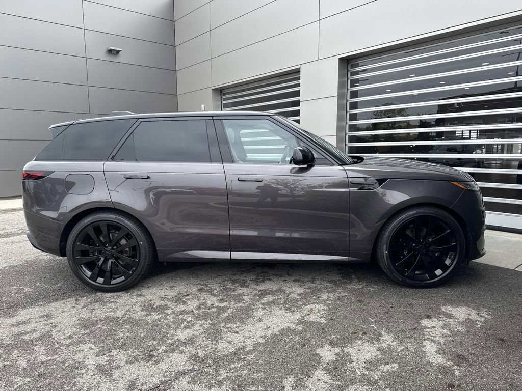 New 2026 Land Rover Range Rover Sport Dynamic SE AWD/4WD image 8