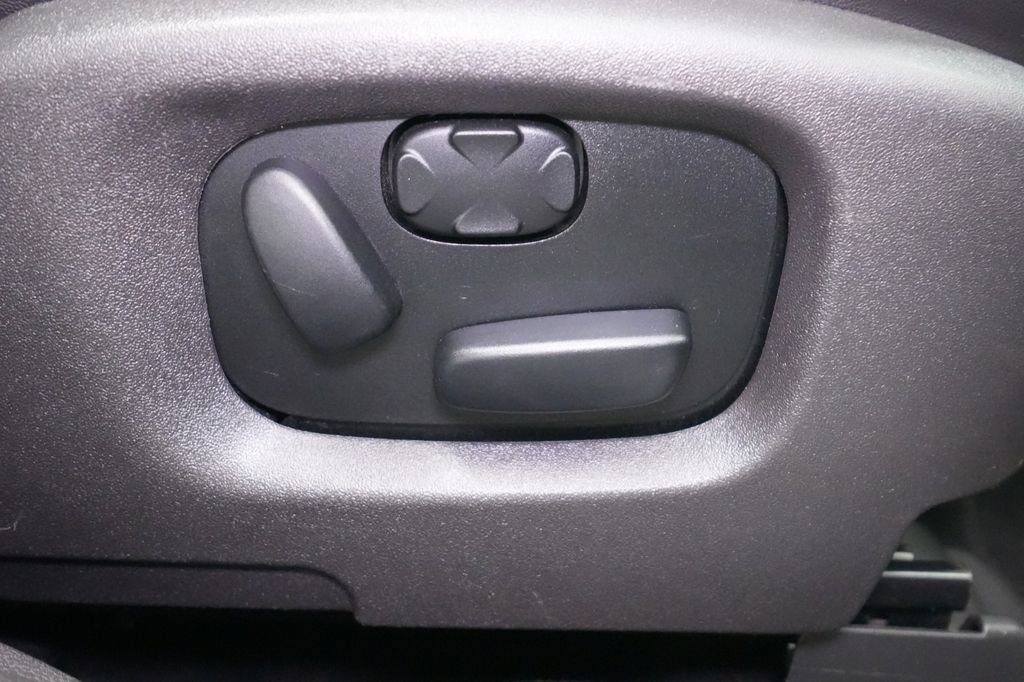 Used 2013 Lincoln MKS AWD image 29
