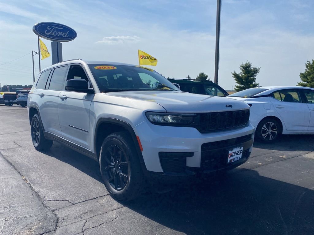 Used 2024 Jeep Grand Cherokee L Laredo image 2