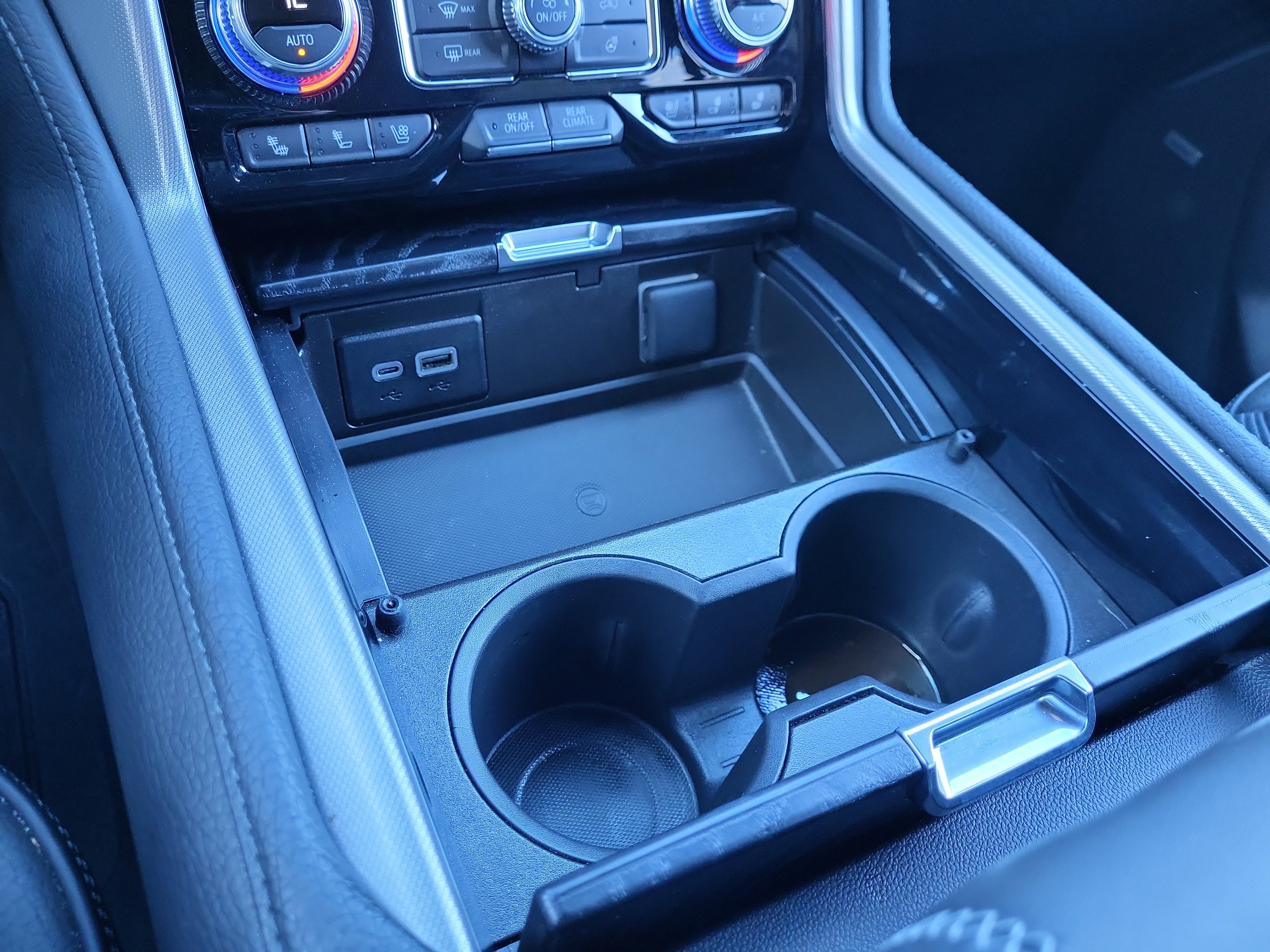 Used 2024 GMC Yukon Denali w/ Advanced Technology Package image 11