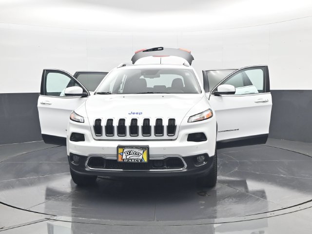 Used 2017 Jeep Cherokee Limited w/ Luxury Group AWD/4WD image 31