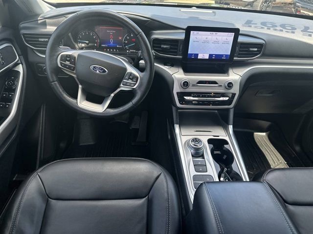 Used 2022 Ford Explorer XLT w/ Equipment Group 202A RWD image 28