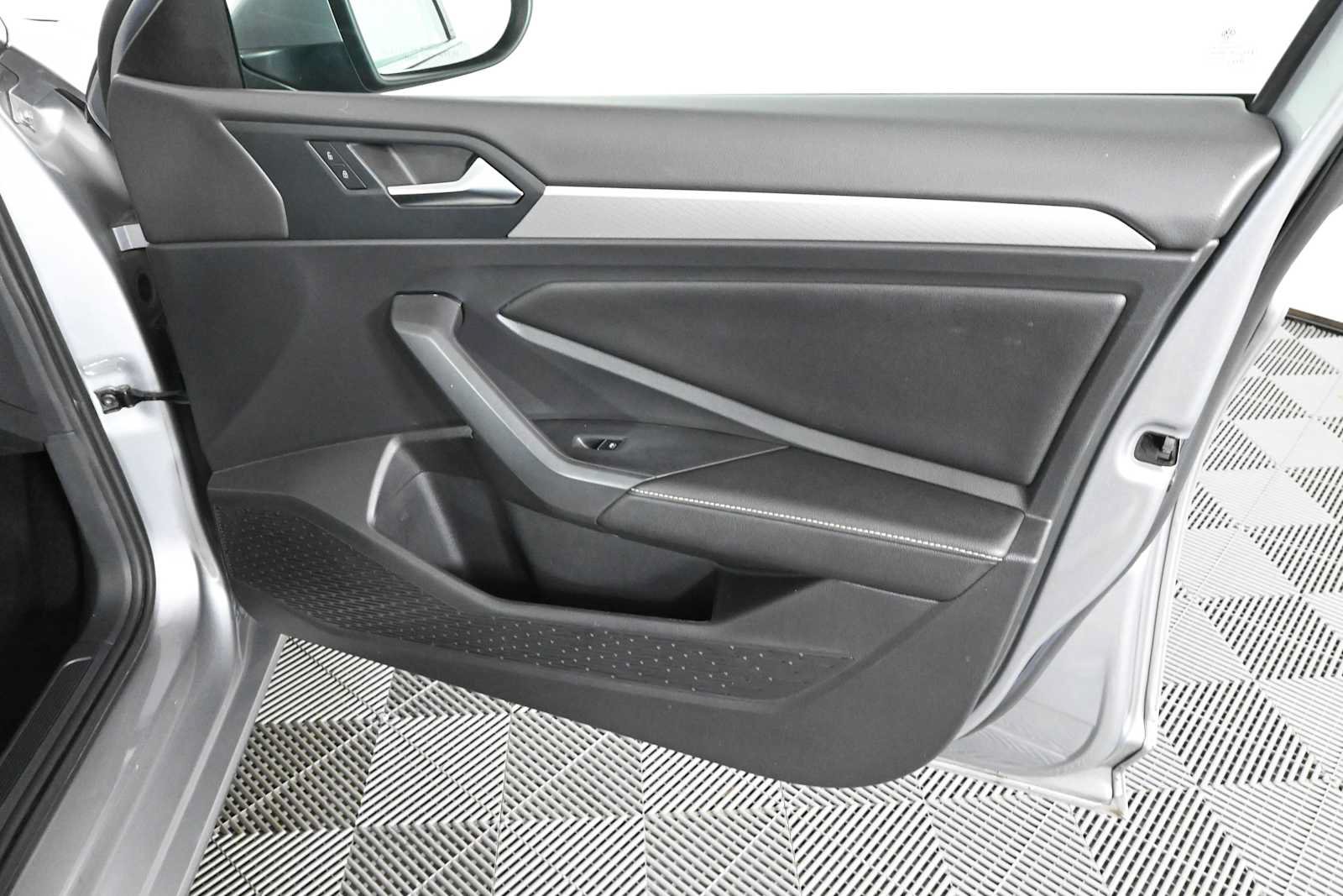 Certified 2022 Volkswagen Jetta S FWD image 9