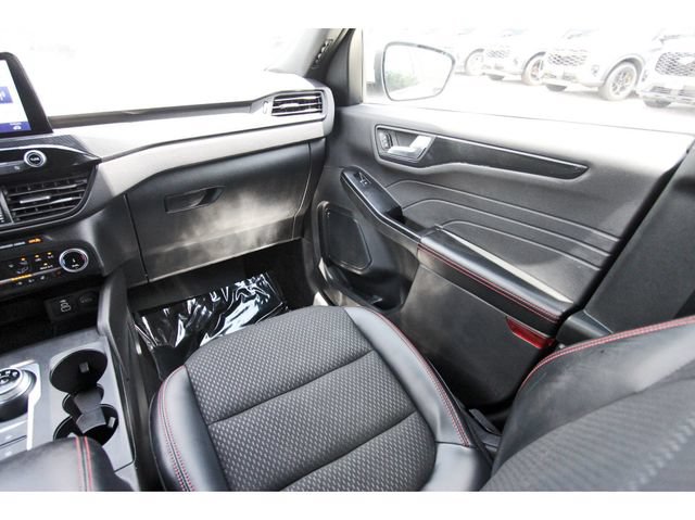 Certified 2025 Ford Escape ST-Line Select AWD/4WD image 9