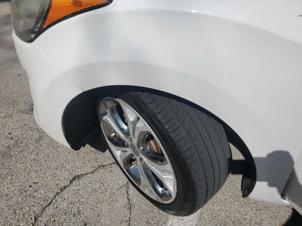 Used 2013 Hyundai Elantra GT w/ Touch & Go Pkg FWD image 14