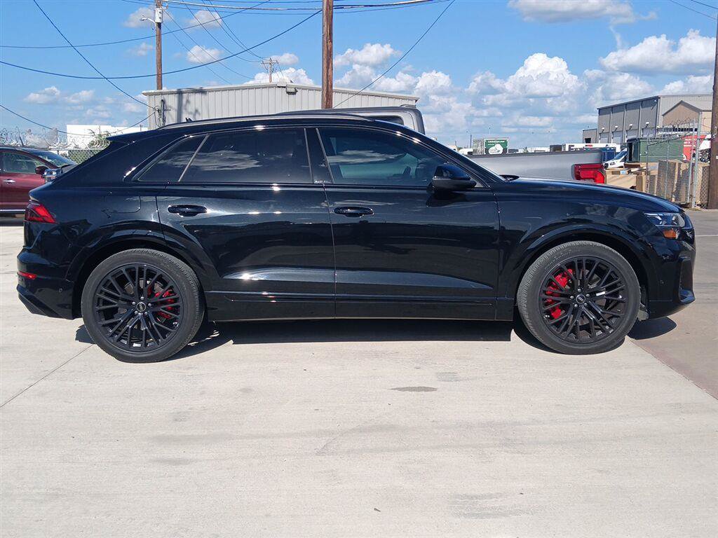 Used 2025 Audi SQ8 Prestige AWD/4WD image 11