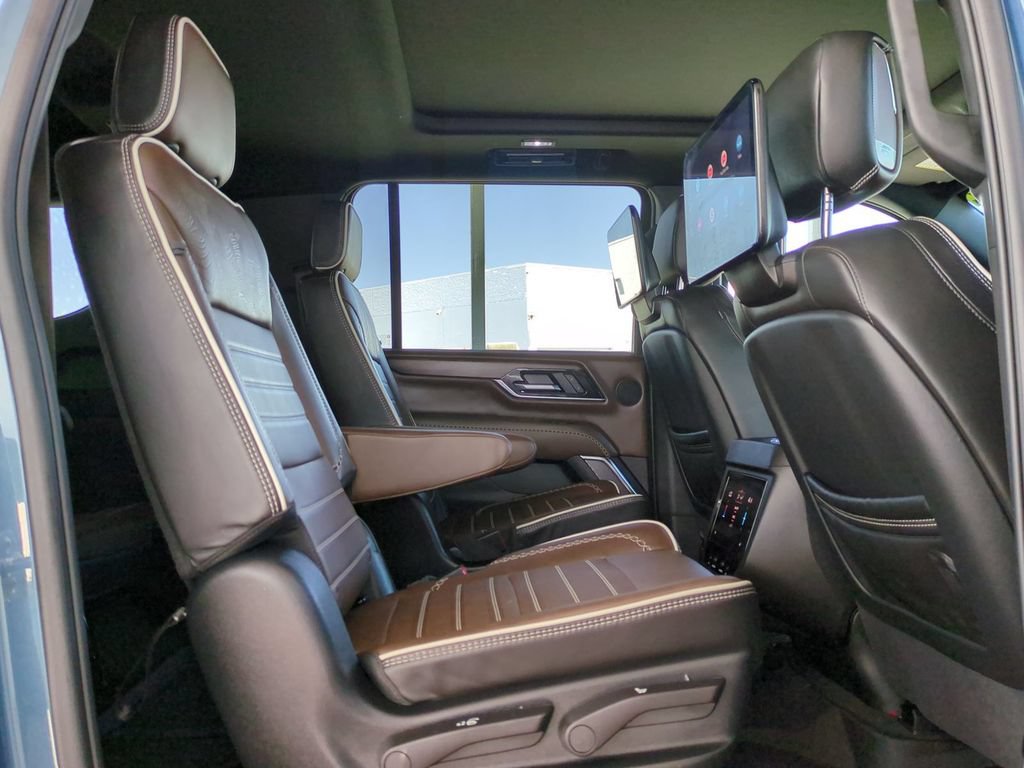 Used 2025 GMC Yukon XL Denali Ultimate AWD/4WD image 37