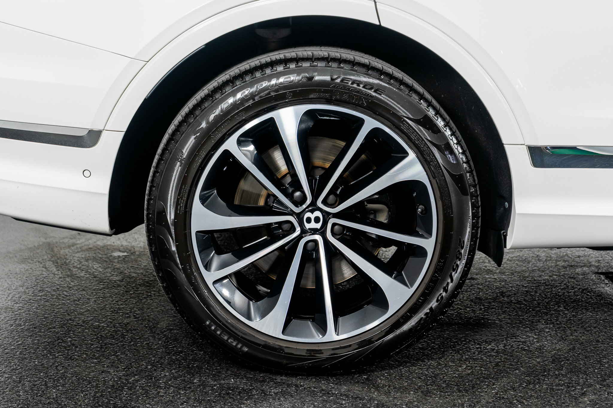 Used 2023 Bentley Bentayga Extended Wheelbase image 9