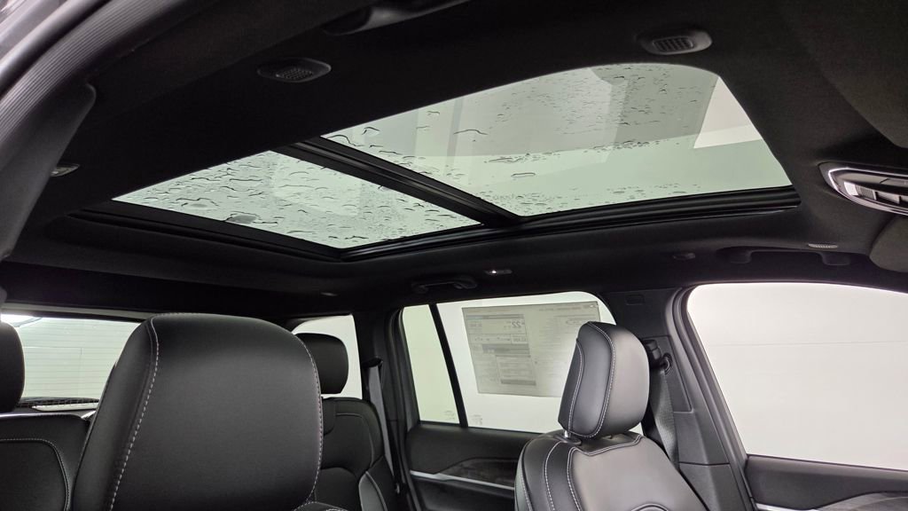 New 2025 Jeep Grand Cherokee Limited w/ Black Appearance Package image 39