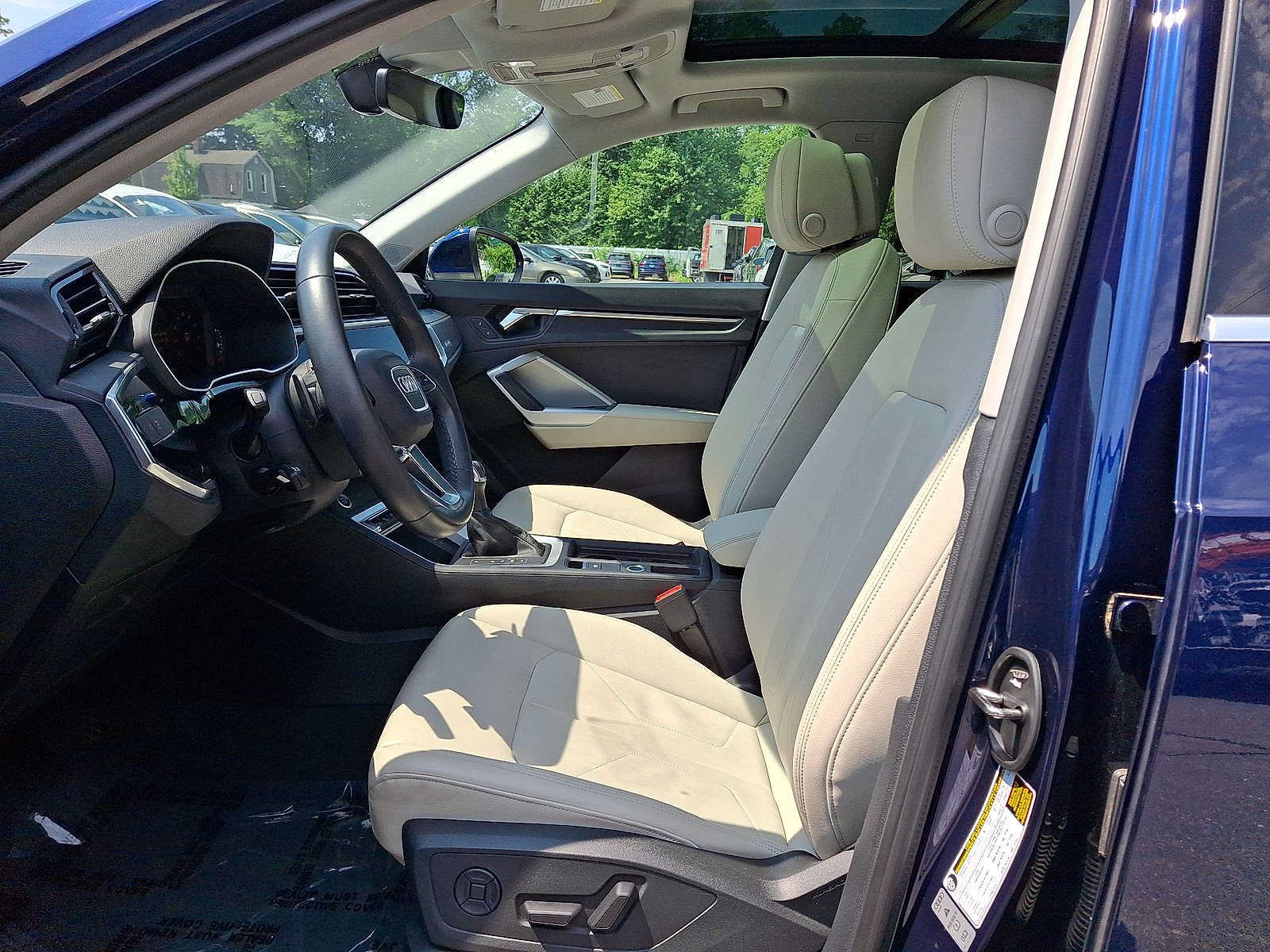 Used 2023 Audi Q3 2.0T Premium w/ Convenience Package AWD/4WD image 17