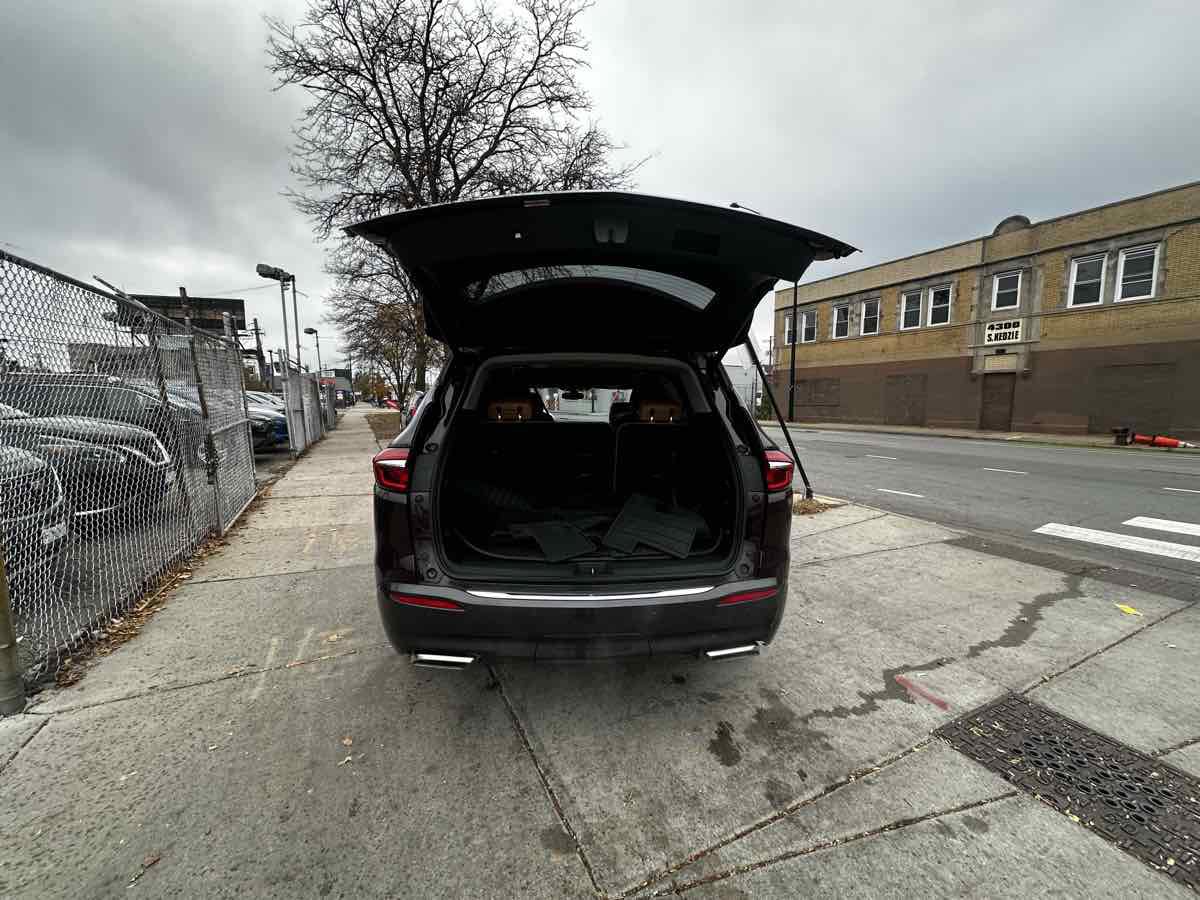 Used 2018 Buick Enclave Essence image 19