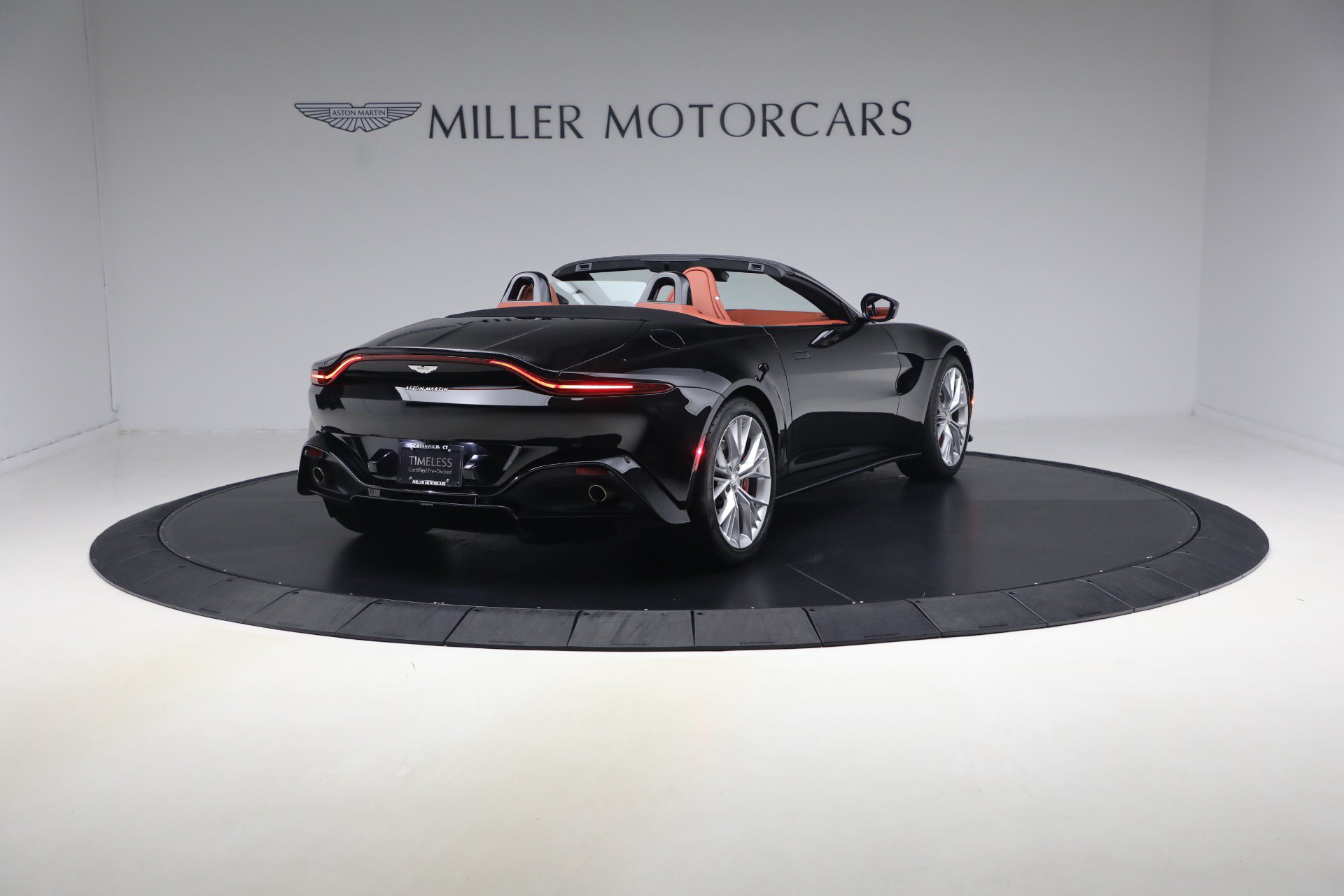 Used 2021 Aston Martin V8 Vantage Roadster RWD image 7