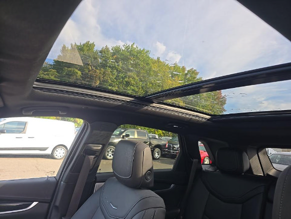 Used 2024 Cadillac XT5 Premium Luxury AWD/4WD image 8