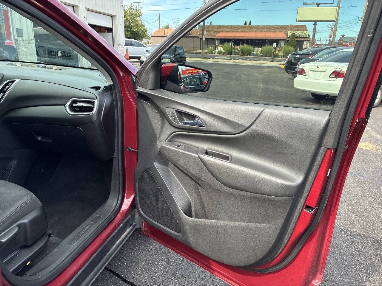 Used 2018 Chevrolet Equinox LT FWD image 13