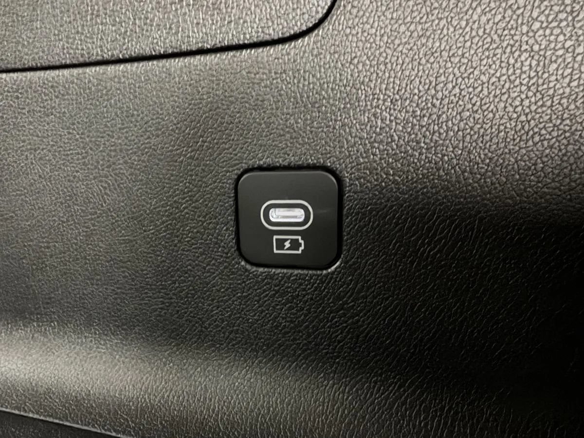 Used 2024 Kia Sorento S FWD image 31