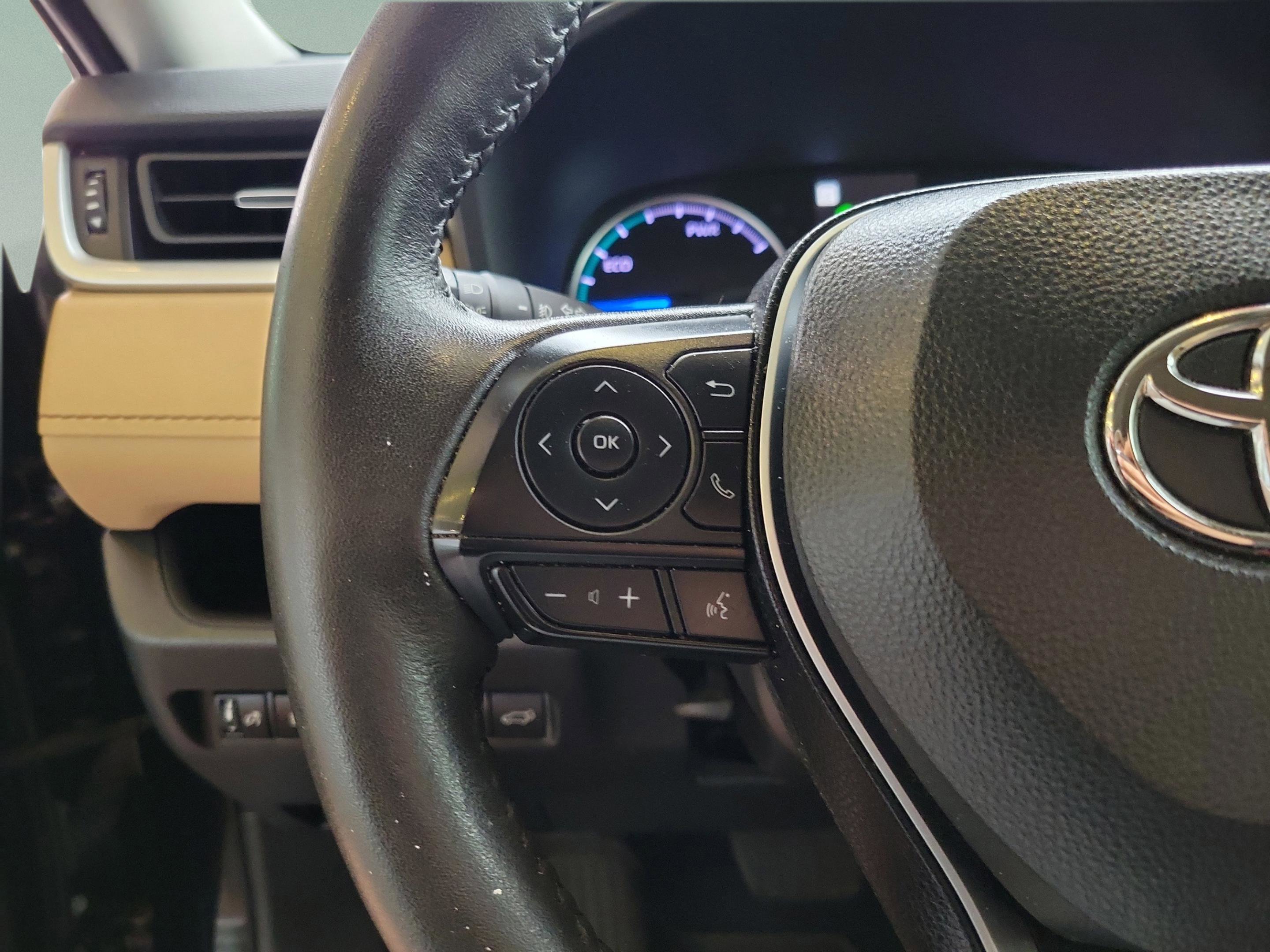 Used 2022 Toyota RAV4 XLE Premium image 13
