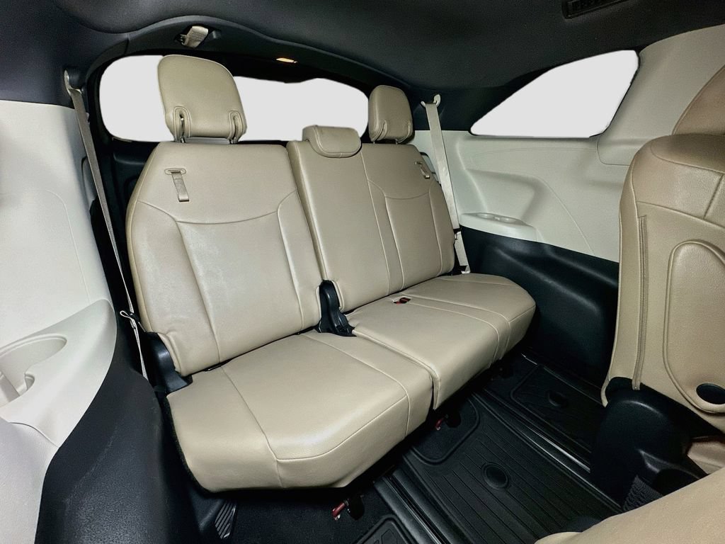 Used 2023 Toyota Sienna XLE AWD/4WD image 35