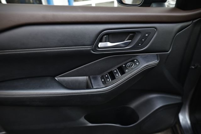 Used 2023 Nissan Rogue SL w/ SL Premium Package image 15