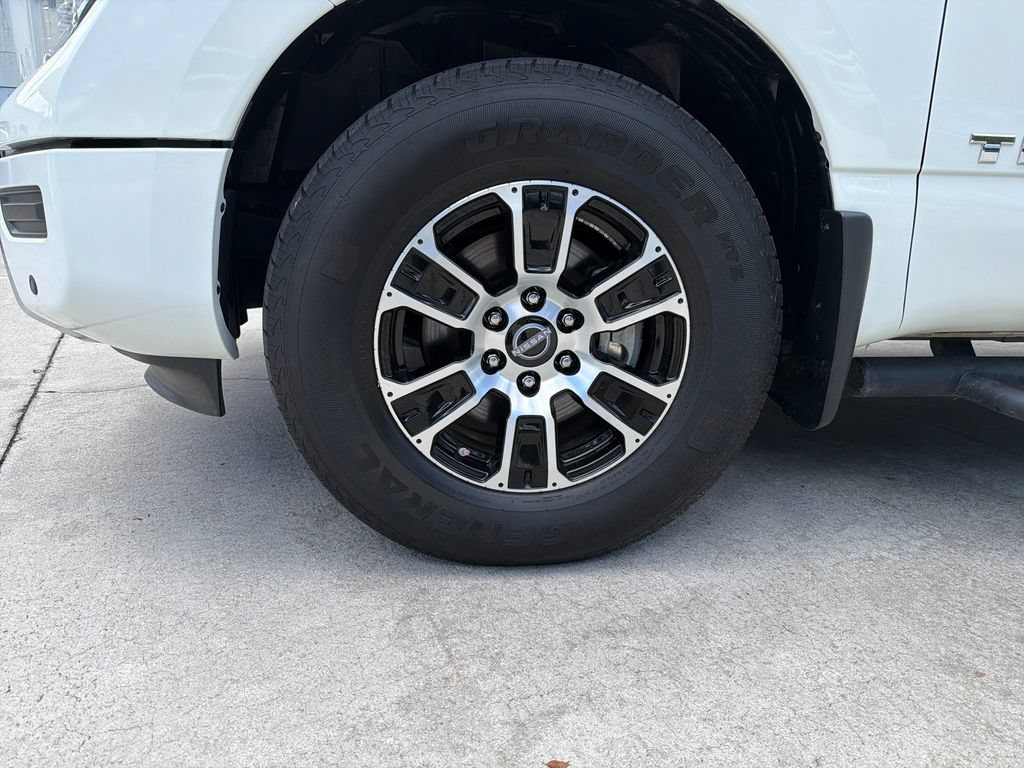 Certified 2024 Nissan Titan SV w/ SV Convenience Package AWD/4WD image 12