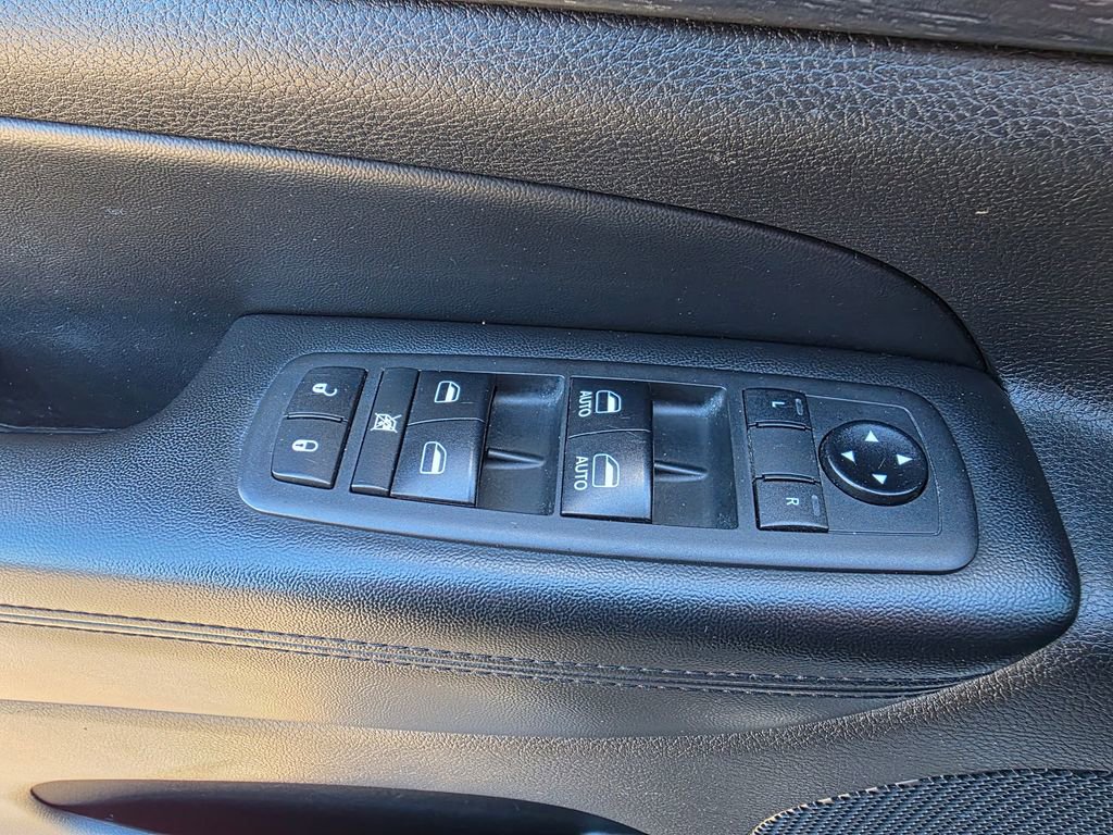 Used 2018 Jeep Grand Cherokee Laredo image 15