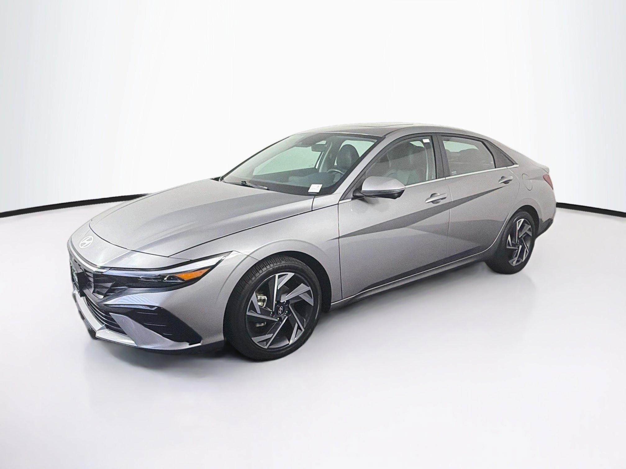 Used 2024 Hyundai Elantra Limited FWD image 3