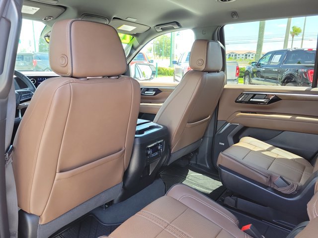 Used 2025 Chevrolet Tahoe High Country AWD/4WD image 14