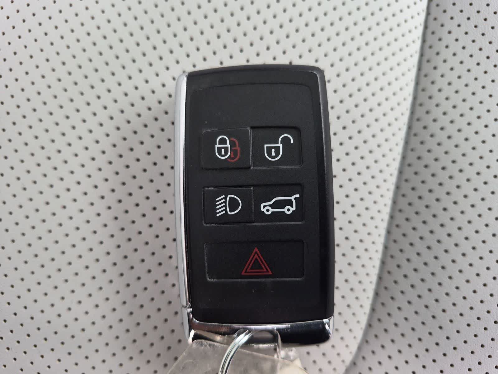 Used 2025 Land Rover Defender 110 X-Dynamic SE AWD/4WD image 38