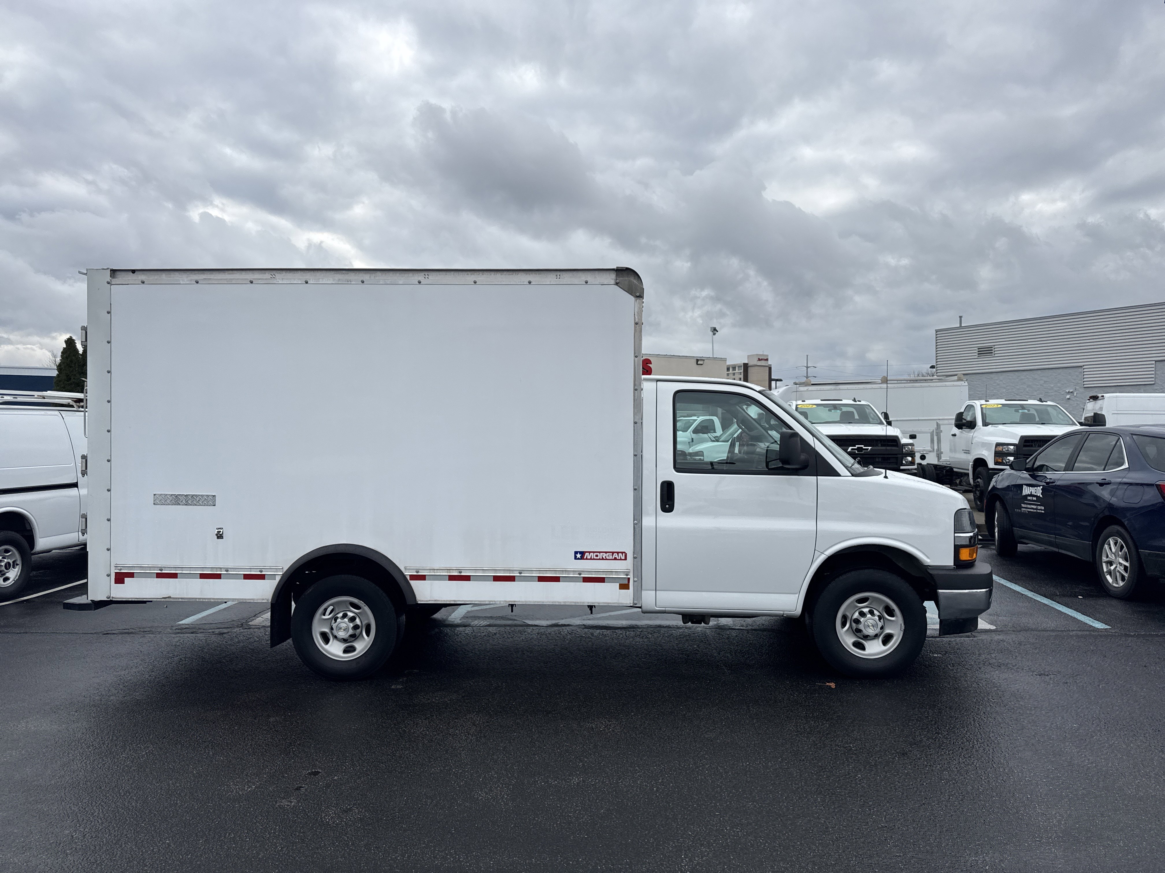 Used 2022 Chevrolet Express 3500 w/ Power Convenience Package image 2