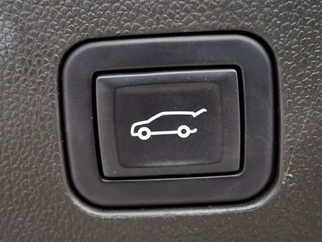 Used 2022 Chevrolet Suburban RST w/ Sport Performance Package image 27