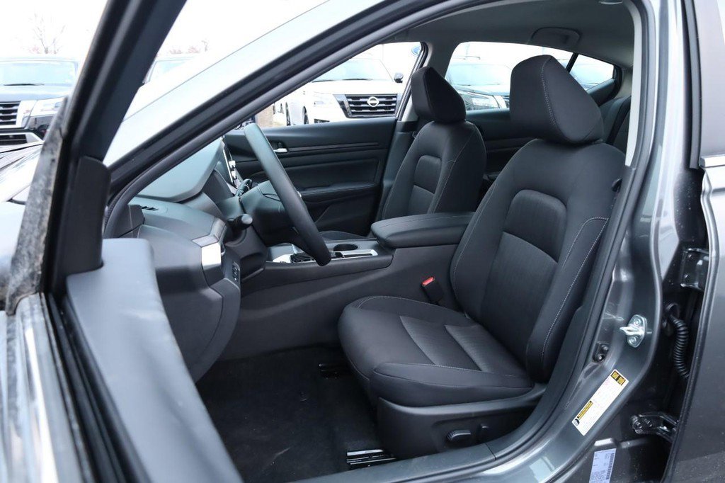 New 2025 Nissan Altima 2.5 SV image 8