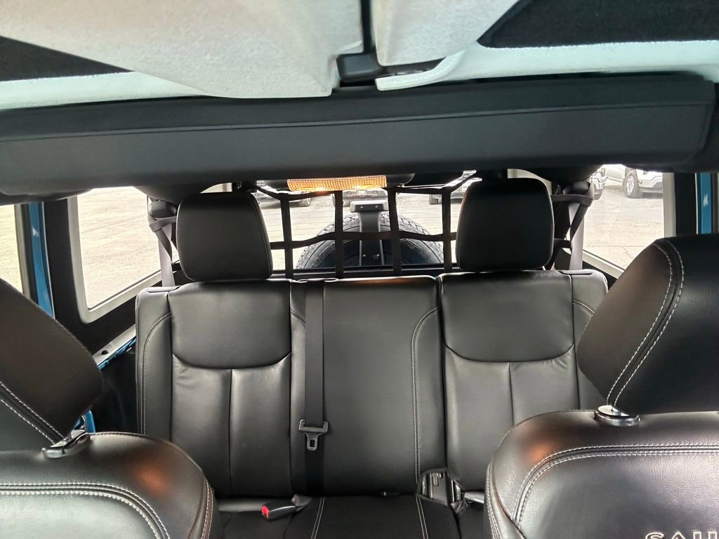 Used 2017 Jeep Wrangler Unlimited Sahara w/ Connectivity Group AWD/4WD image 25