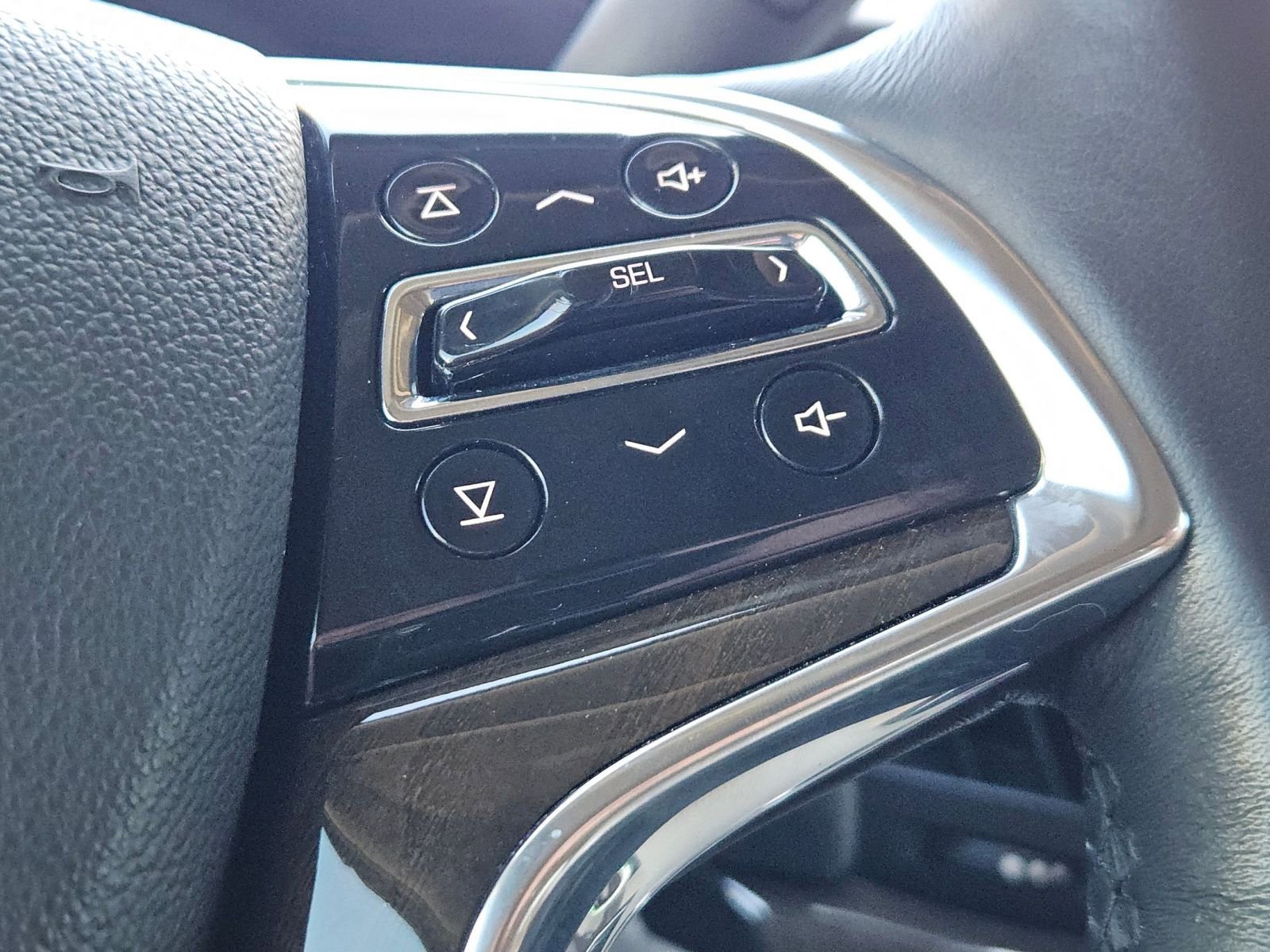 Used 2020 Cadillac Escalade Premium Luxury image 14