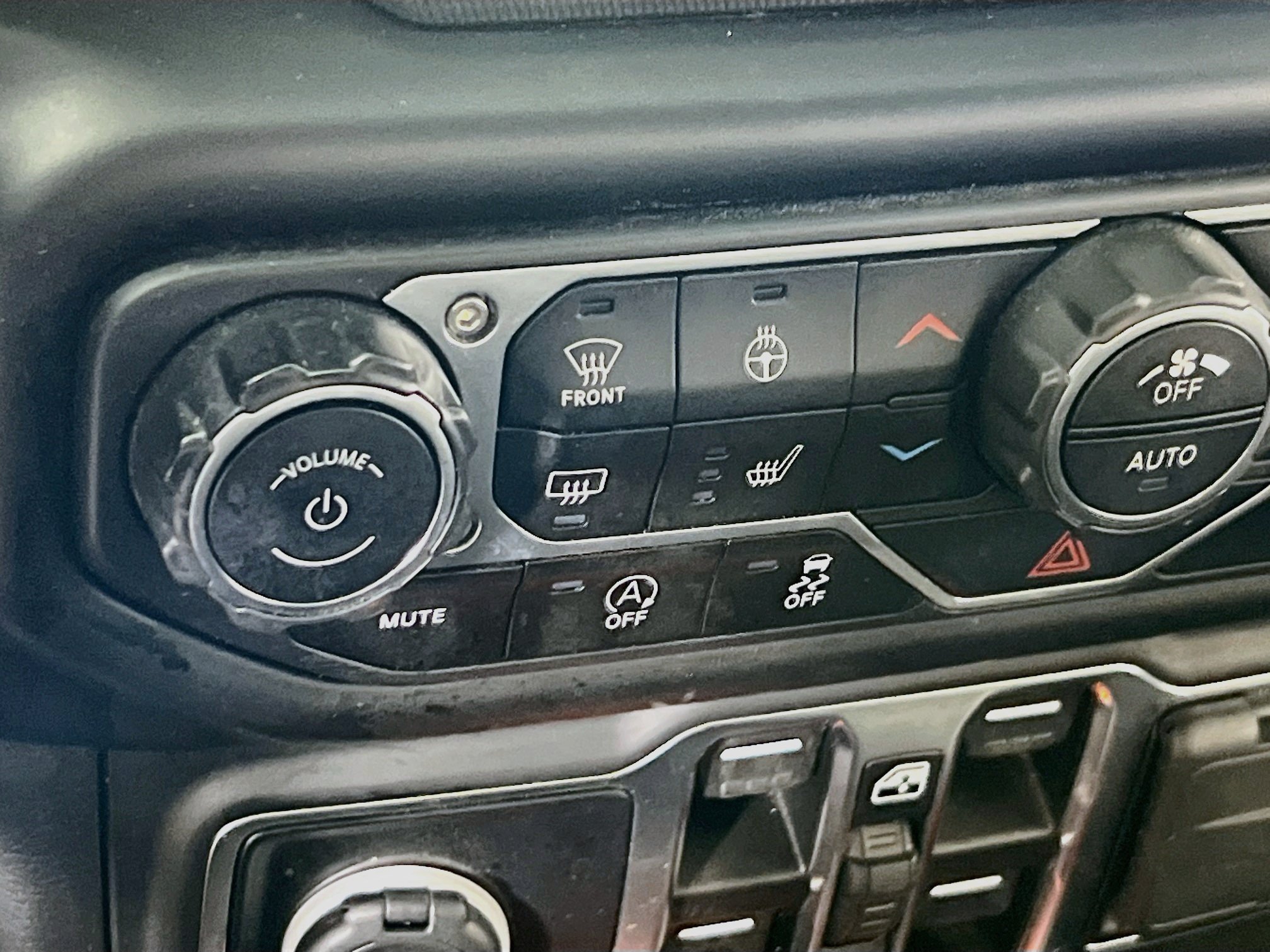 Used 2023 Jeep Gladiator Sport AWD/4WD image 19